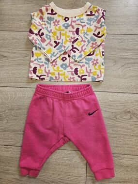5/20$ Nike Baby Girl Pink Joggers & Joe Fresh Floral Long Sleeve Top Set 3-6M 🩷